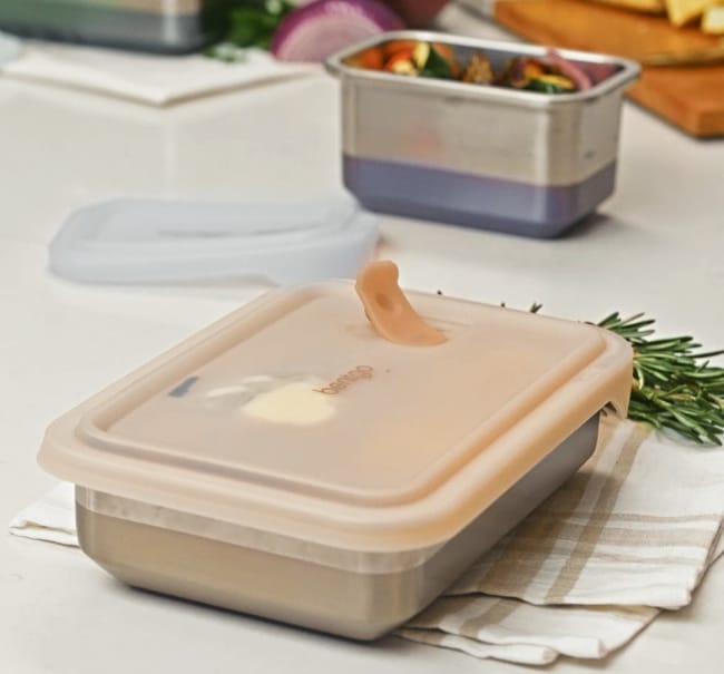Bentgo-Microsteel-non-toxic-tupperware-displayed-on-table